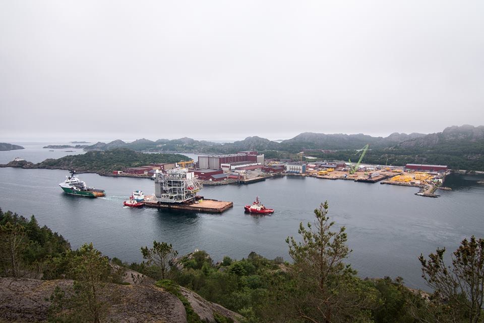 Edvard Grieg Topsides Leaving Kvaerner's Stord Yard - Video