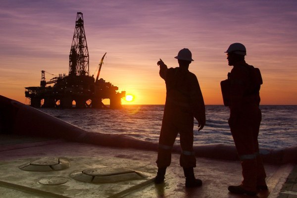 Almost 100,000 Oil Workers Out of Work Due to Oil Price Plunge