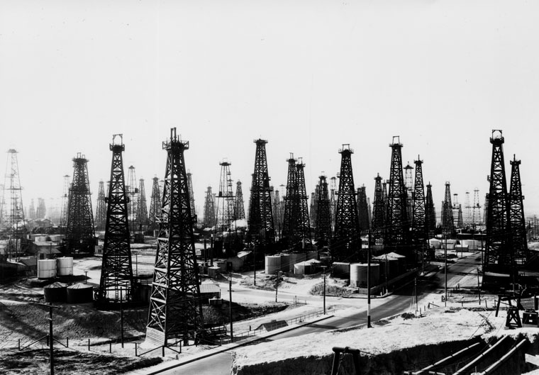 US Crude Oil Stocks Return to 1930s Crisis Levels