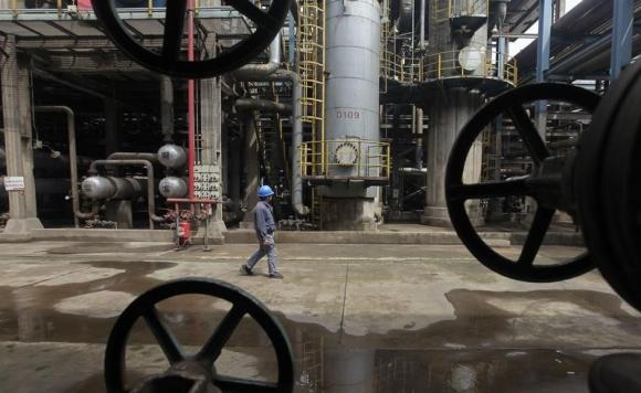 Global Oil Glut Set to Grow as China Slows Crude Imports