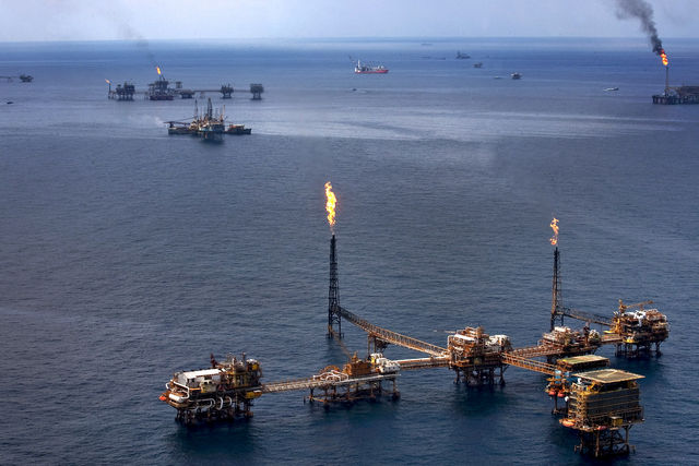 Abu Dhabi to Invest Over $25 billion in Offshore Oilfields
