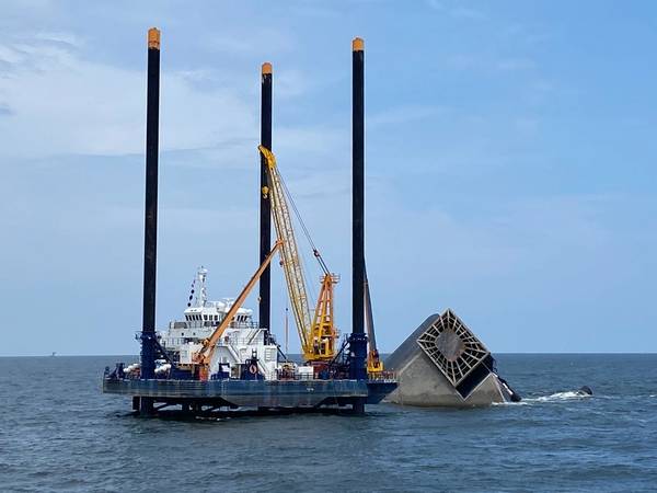 seacor-eagle-scene-salvage-pollution-122516.jpg